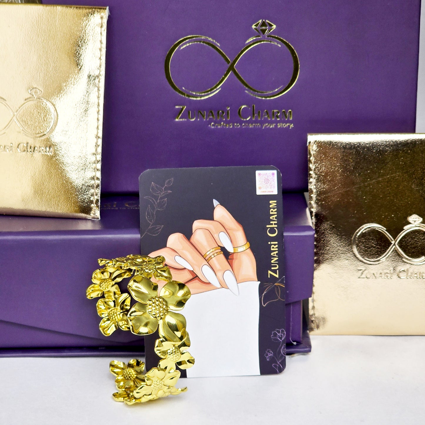 Zunari Charm Jardin bracelet premium packaging display