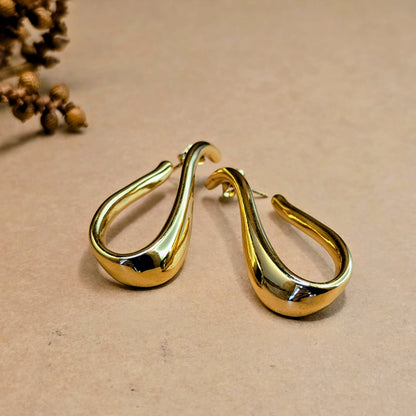 Élan Sculpt Statement Earrings – Gold Fluid Minimal Luxe Drops