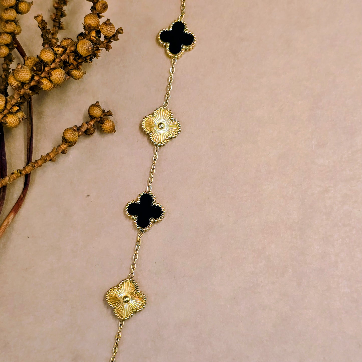Noir Eclipse Black & Gold Clover Bracelet – 18k Gold Plated Anti-Tarnish
