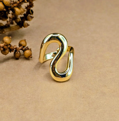 Infinity Flow Ring – Adjustable Gold Anti-Tarnish Statement
