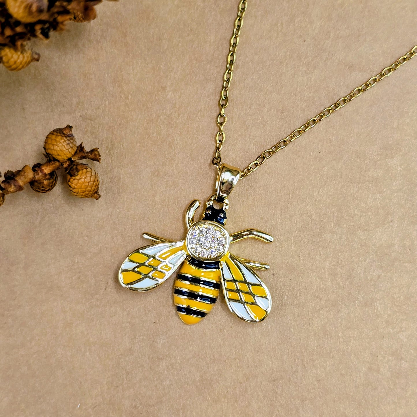 Golden Honeybee Pendant Necklace – Anti Tarnish Waterproof Minimal Charm