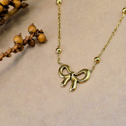 Bow & Beads Necklace – Gold-Toned Minimalist Chain