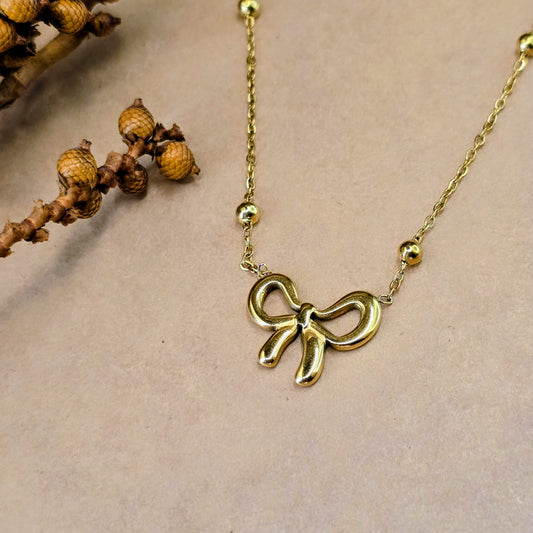 Bow & Beads Necklace – Gold-Toned Minimalist Chain