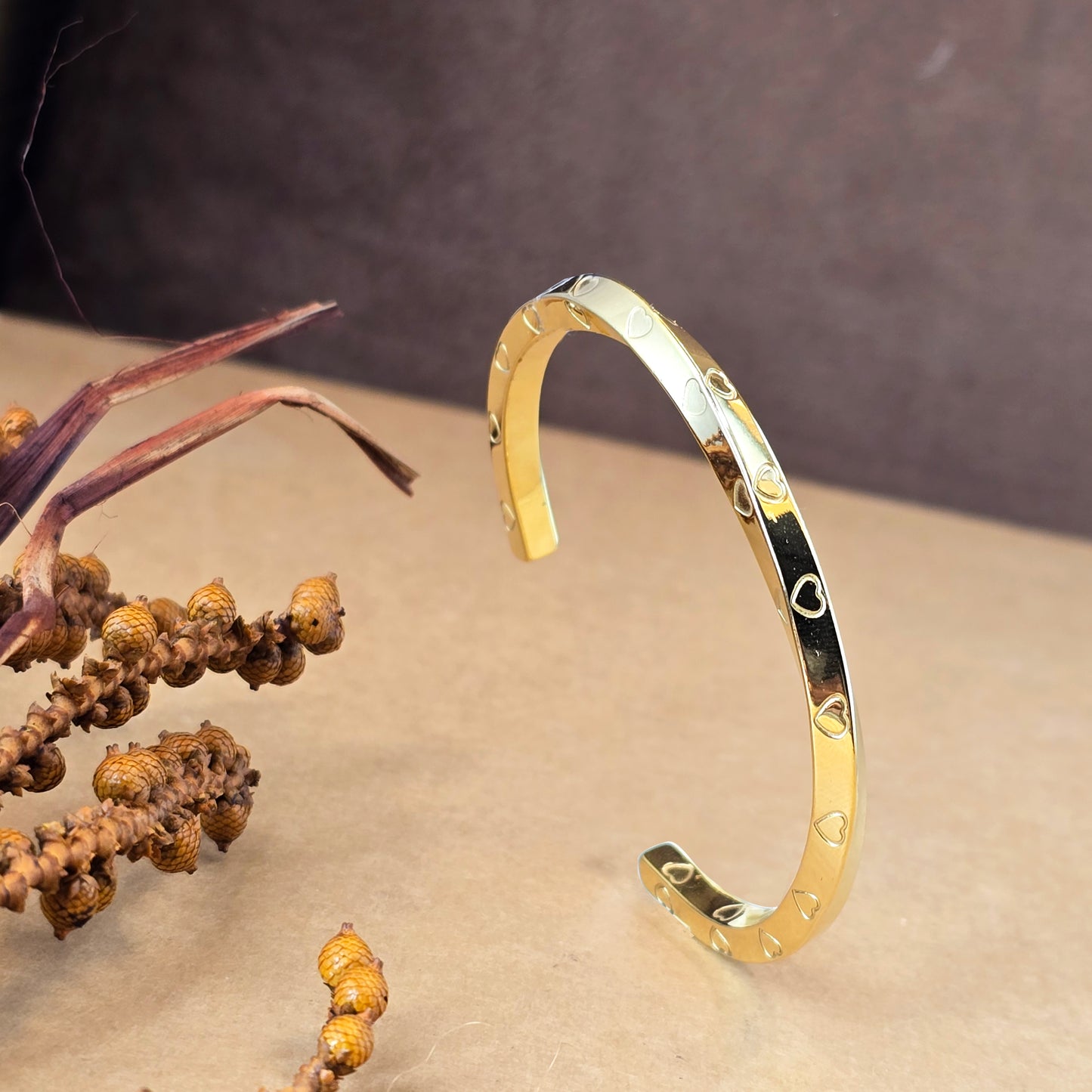 Amour Twist Heart Engraved Cuff – Gold Ribbon Bangle
