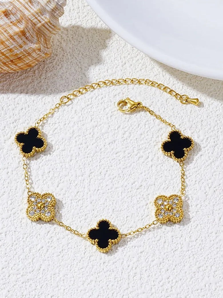 4-leaf clover bracelet product shot on white background