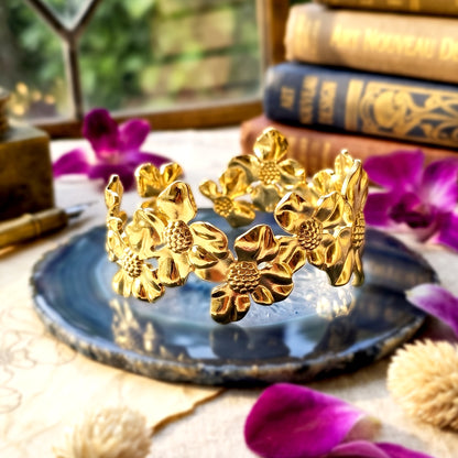 Jardin bracelet floral gold statement bangle close view