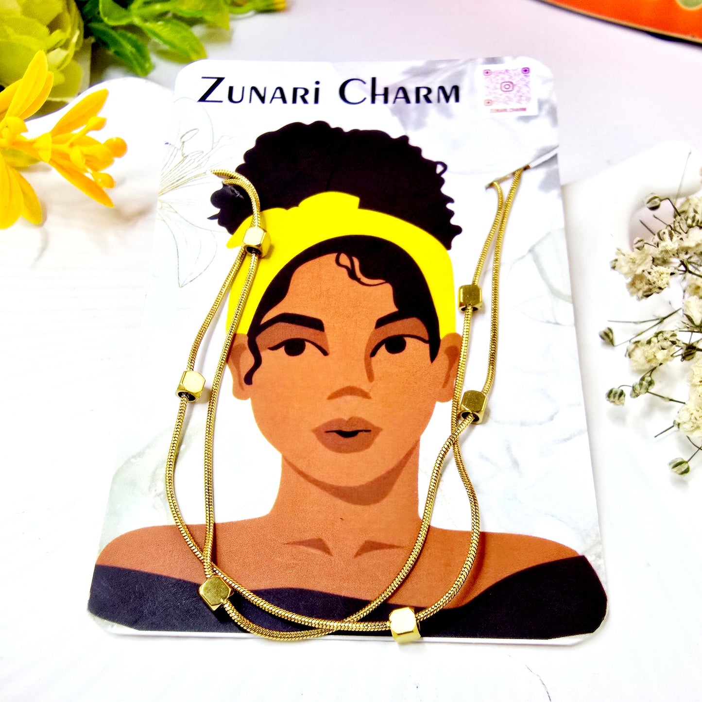Loose Pixel Chain displayed on Zunari Charm card – gold necklace with cube accents