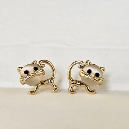 anti tarnish gold cat stud earrings moonstone design close up