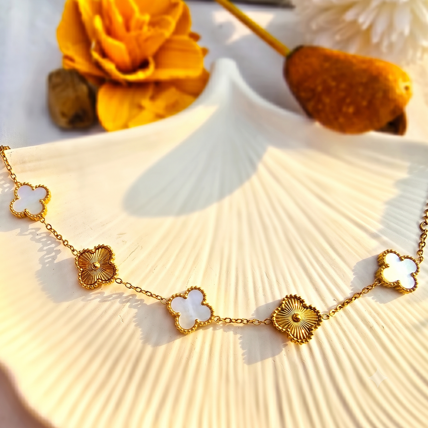 Noir Eclipse White & Gold Clover Bracelet – 18k Gold Plated Anti-Tarnish