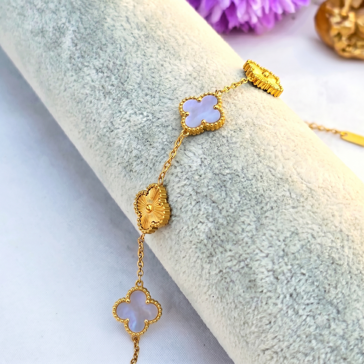 Noir Eclipse White & Gold Clover Bracelet – 18k Gold Plated Anti-Tarnish