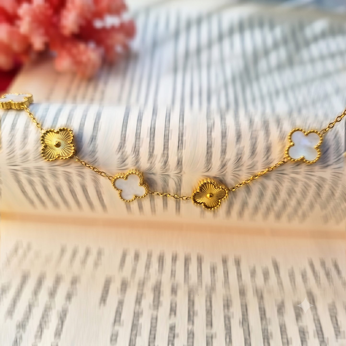 Noir Eclipse White & Gold Clover Bracelet – 18k Gold Plated Anti-Tarnish