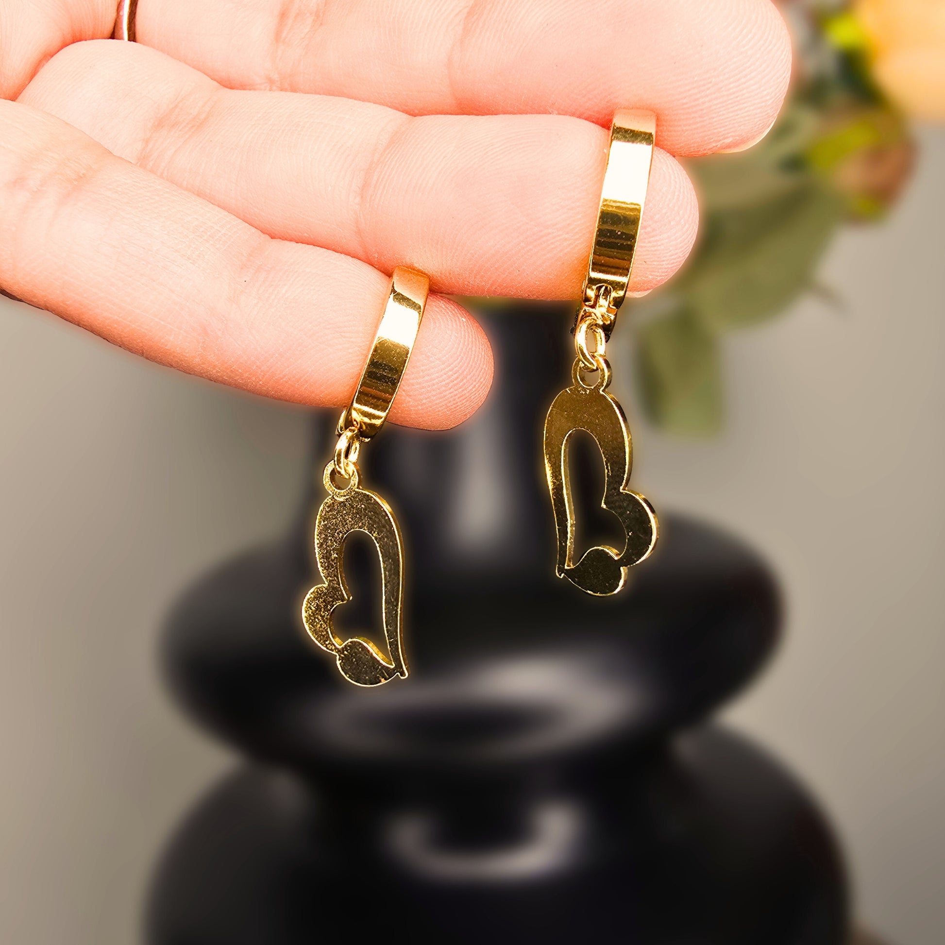 lightweight daily wear earrings for women minimal style