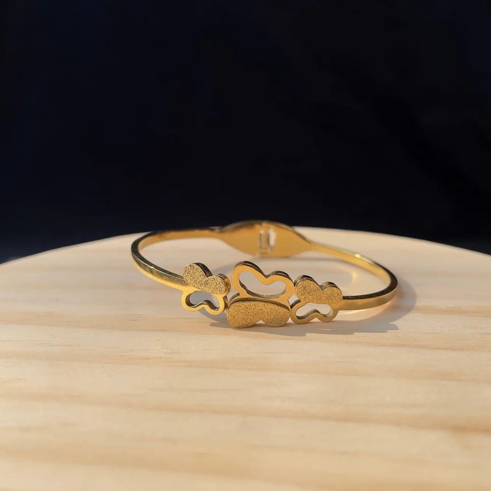Front view of bracelet placed on round wooden platform