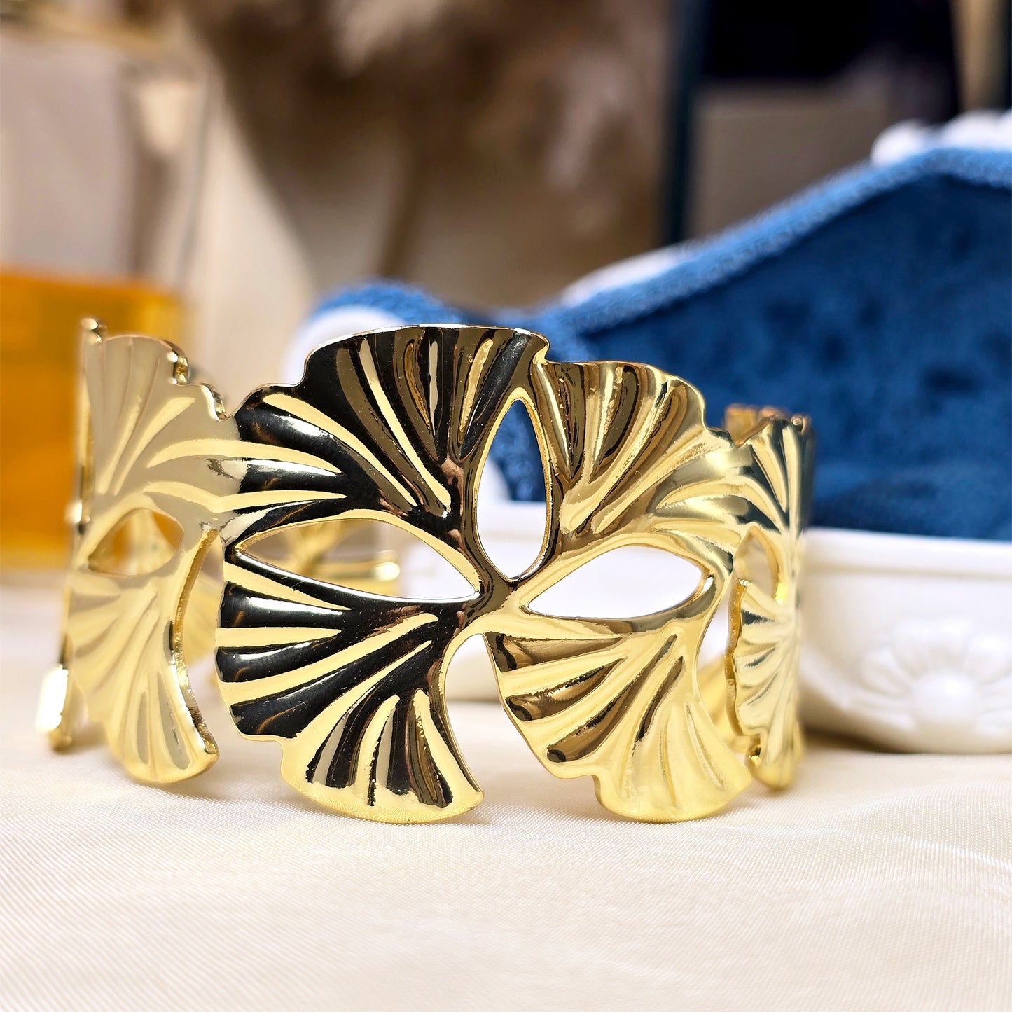 Venus cuff bracelet luxury gold statement bangle close up